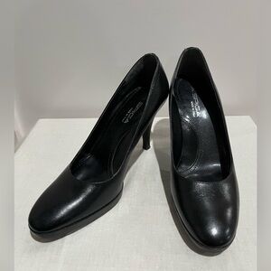 Via Spiga Women’s Classic Black Leather Pumps Heels Size 6.5